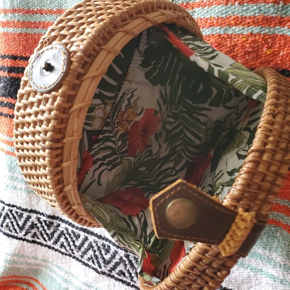 Rattan/wicker circle purse - Picture 3 of 3